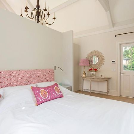 The Annexe - Beautiful Apartment With Garden Close To Heathrow And Windsor Staines-upon-Thames Bagian luar foto
