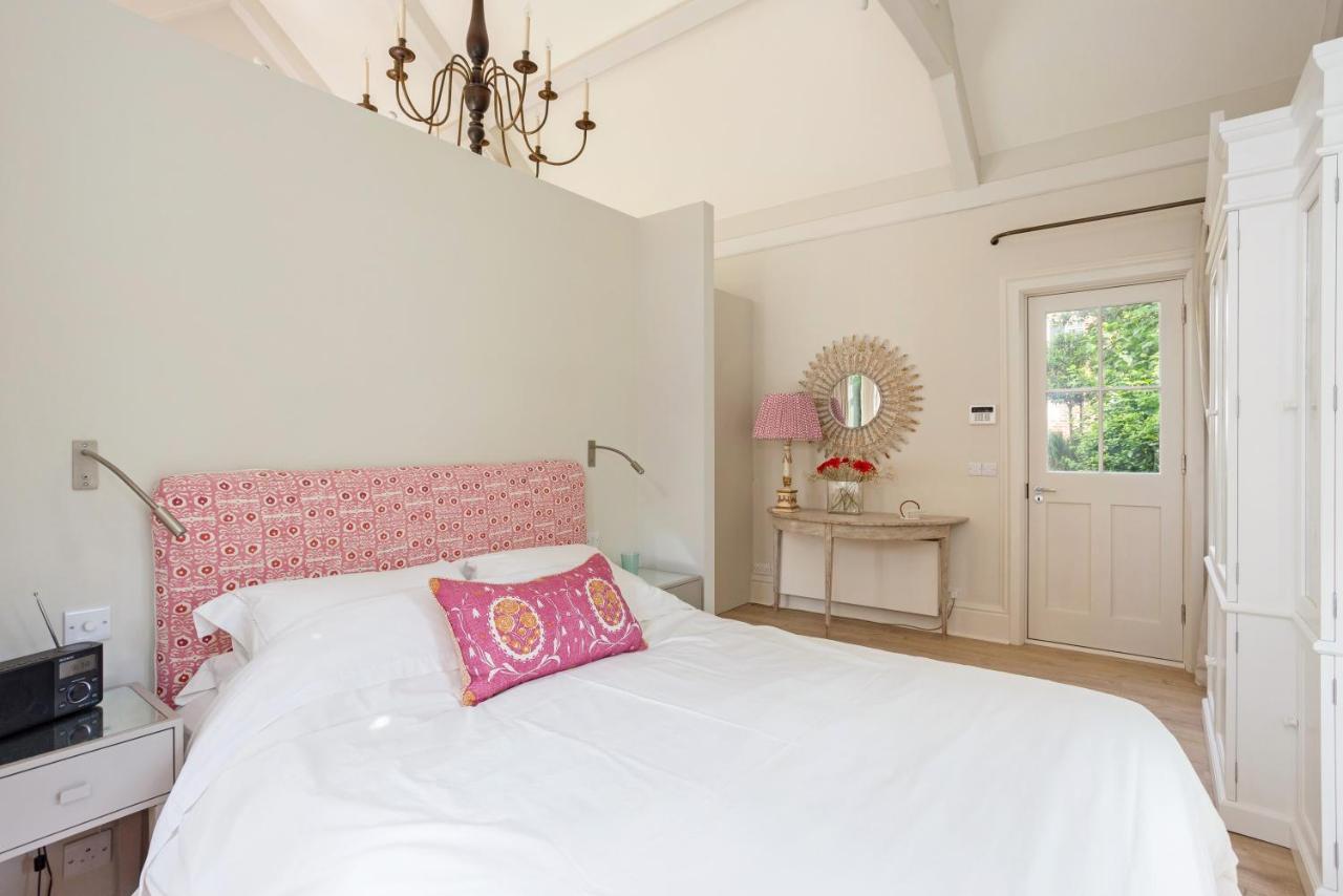The Annexe - Beautiful Apartment With Garden Close To Heathrow And Windsor Staines-upon-Thames Bagian luar foto