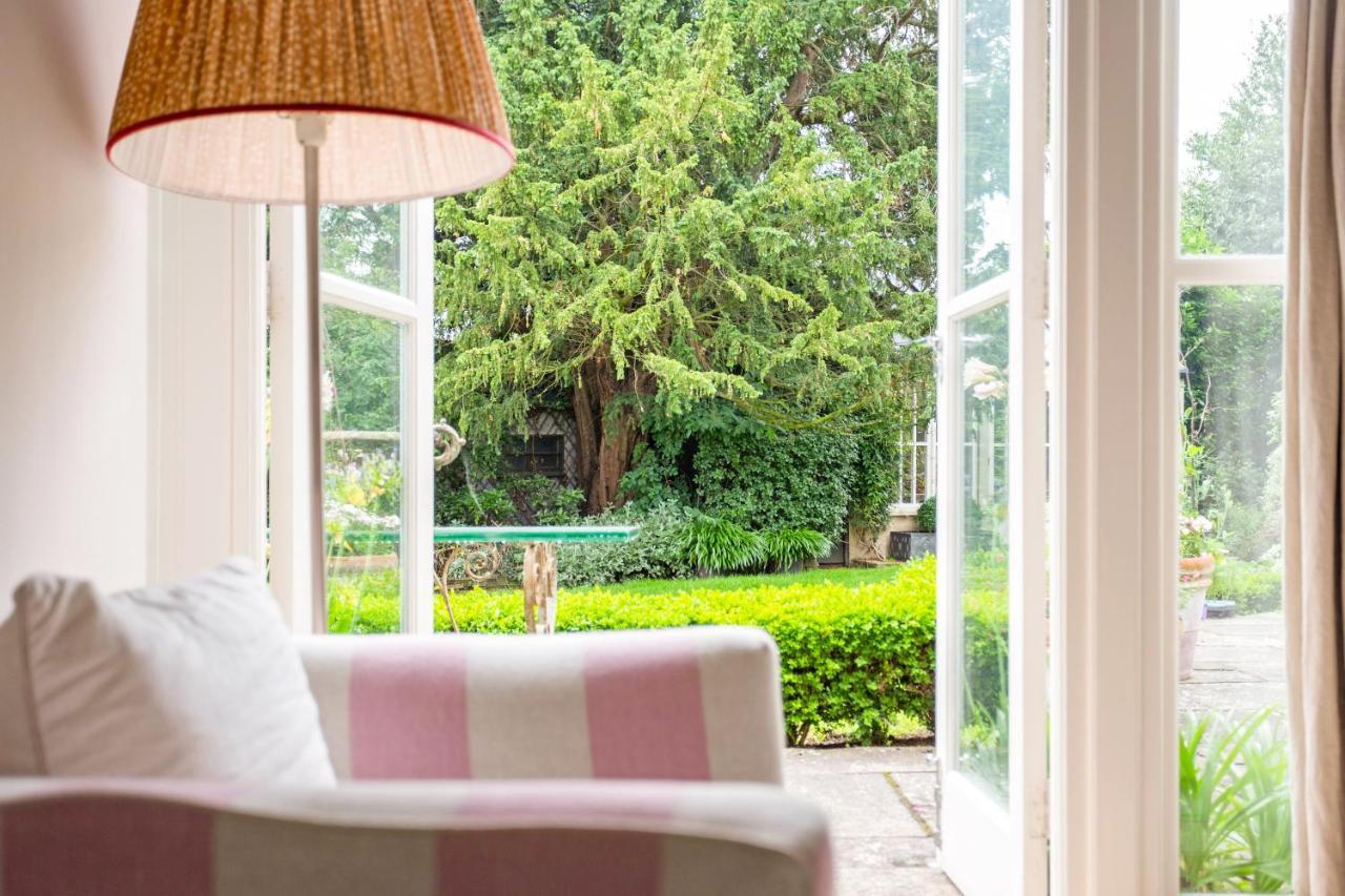 The Annexe - Beautiful Apartment With Garden Close To Heathrow And Windsor Staines-upon-Thames Bagian luar foto