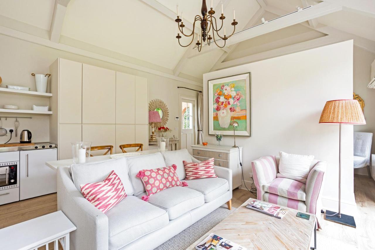 The Annexe - Beautiful Apartment With Garden Close To Heathrow And Windsor Staines-upon-Thames Bagian luar foto
