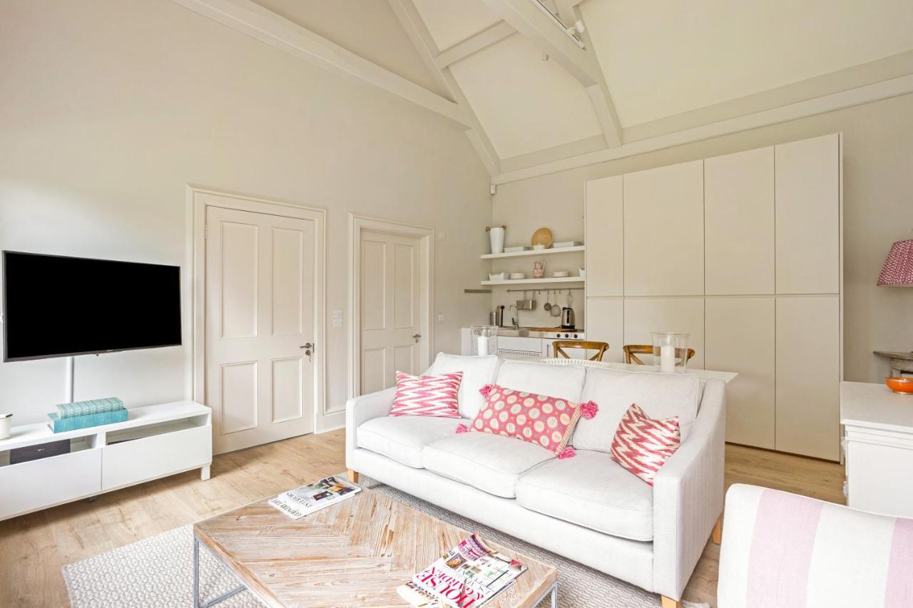 The Annexe - Beautiful Apartment With Garden Close To Heathrow And Windsor Staines-upon-Thames Bagian luar foto