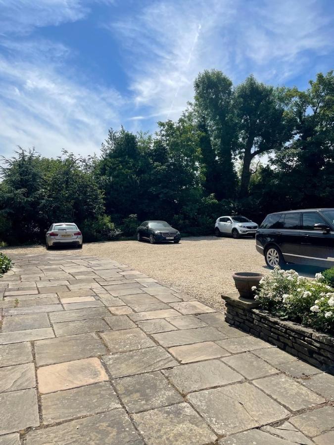 The Annexe - Beautiful Apartment With Garden Close To Heathrow And Windsor Staines-upon-Thames Bagian luar foto